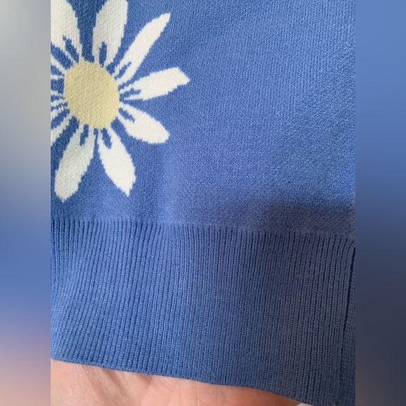 MM By My Michelle Women's Retro Daisy Printed Sweater Vest 🌴 - Picture 6 of 7